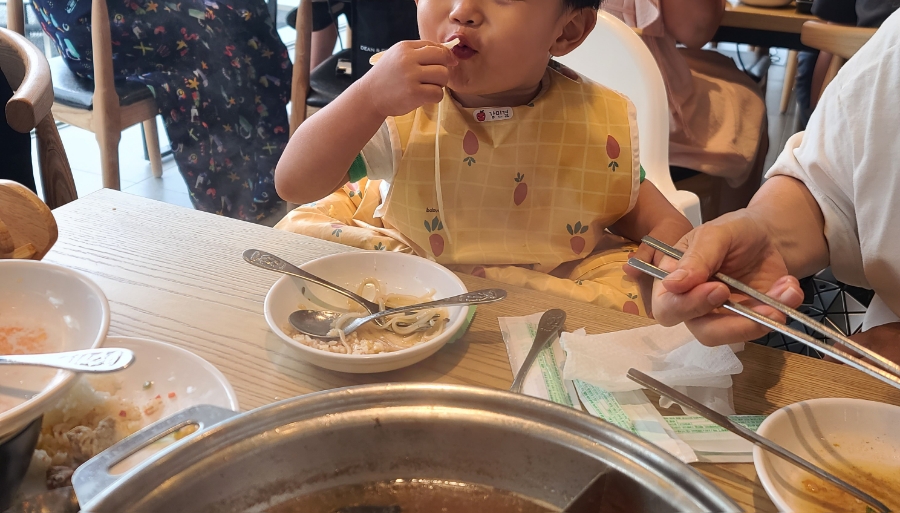 먹느라 신난 입