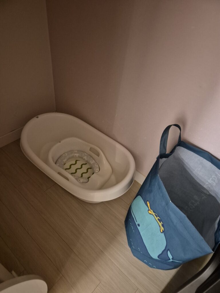아이를 위한 아기욕조와 유아변기
