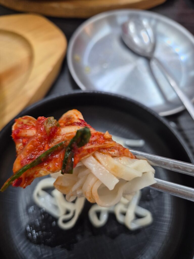 전통손칼국수와 함께 먹은 김치