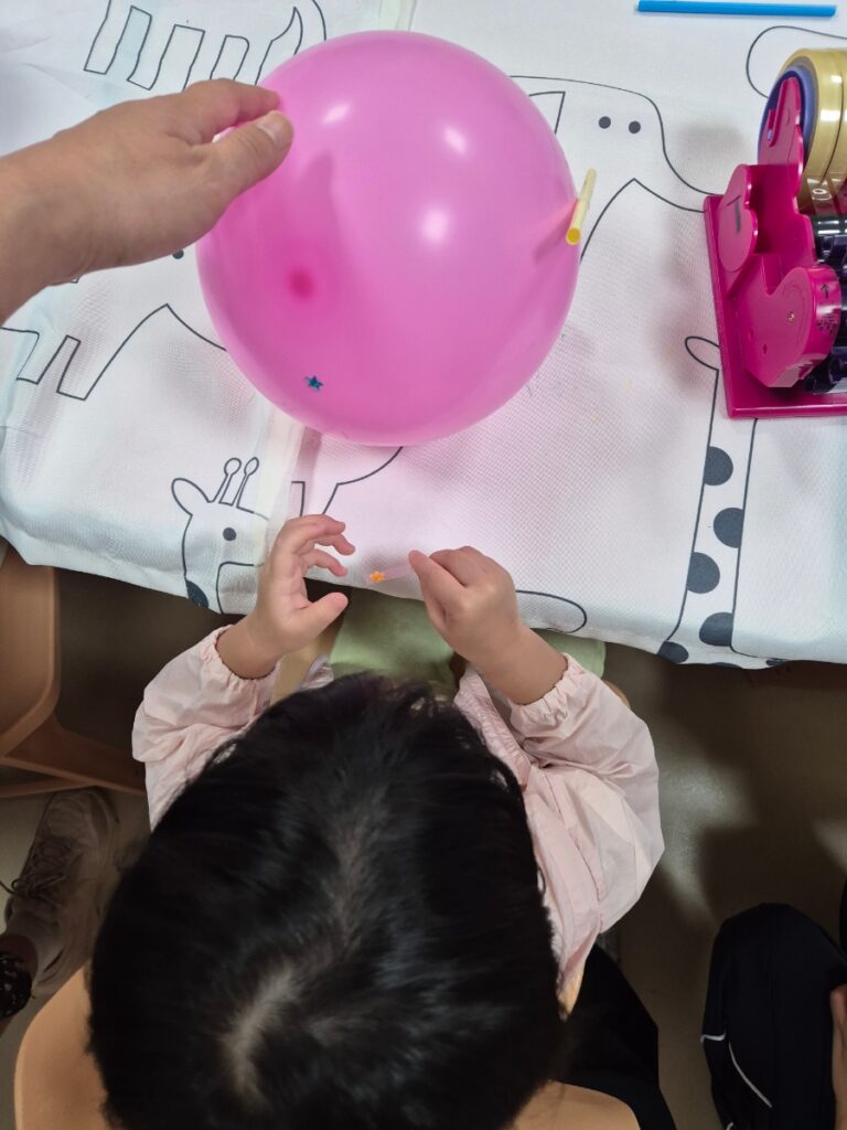 아이와 함께한 풍선 과학놀이 체험