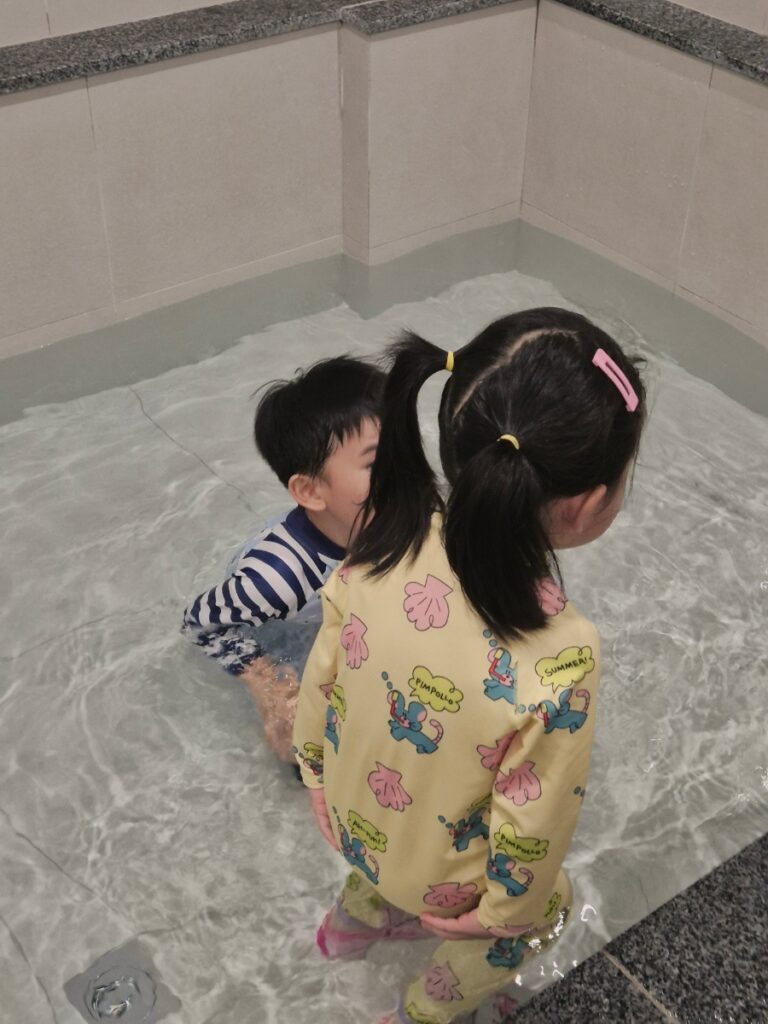 아이와 물놀이한 창녕 부곡 한성호텔 객실 가족탕