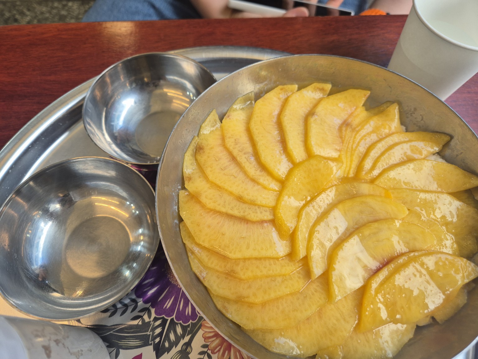 서문빙수 복숭아 토핑과 그릇